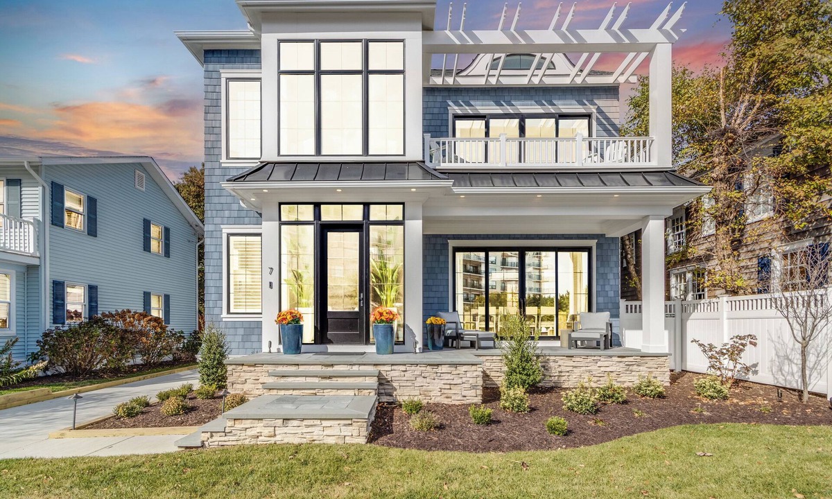 The Pines House | GEORGEOUS & BRAND NEW-STEPS TO THE SAND- 7 Lake Ave, Rehoboth Beach