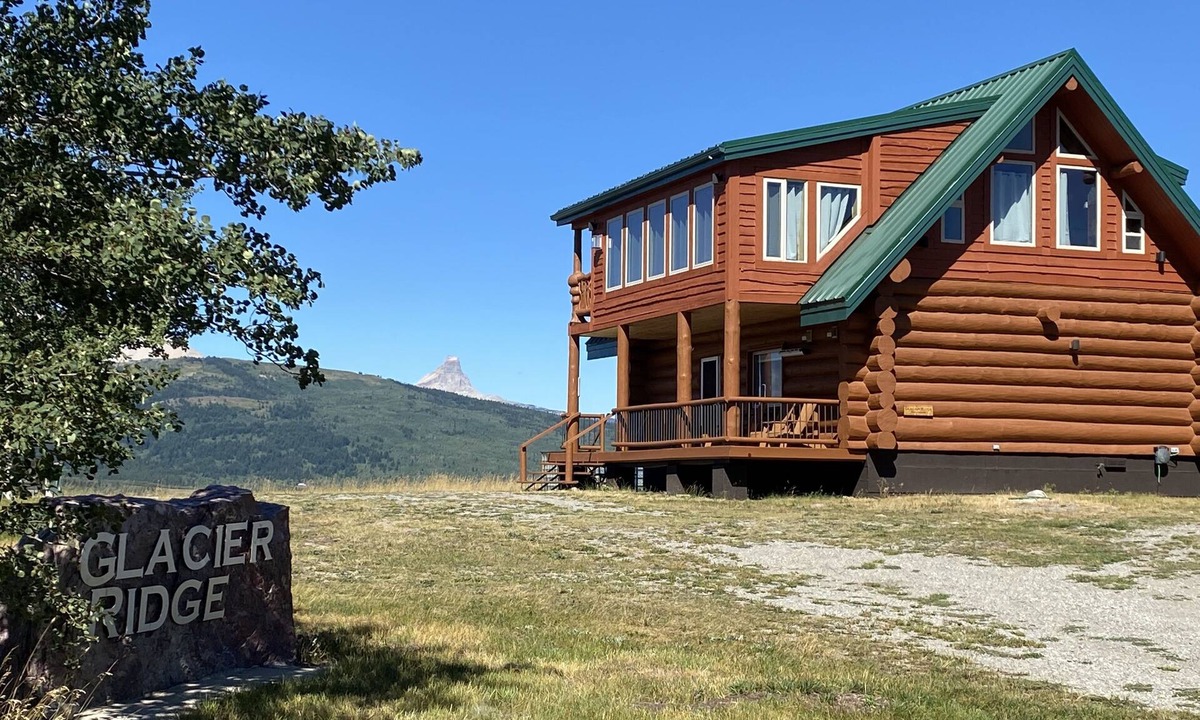 Babb Ski Chalet | Glacier Ridge - Chalet on Divide Ridge overlooking Glacier Park & St Mary Lakes