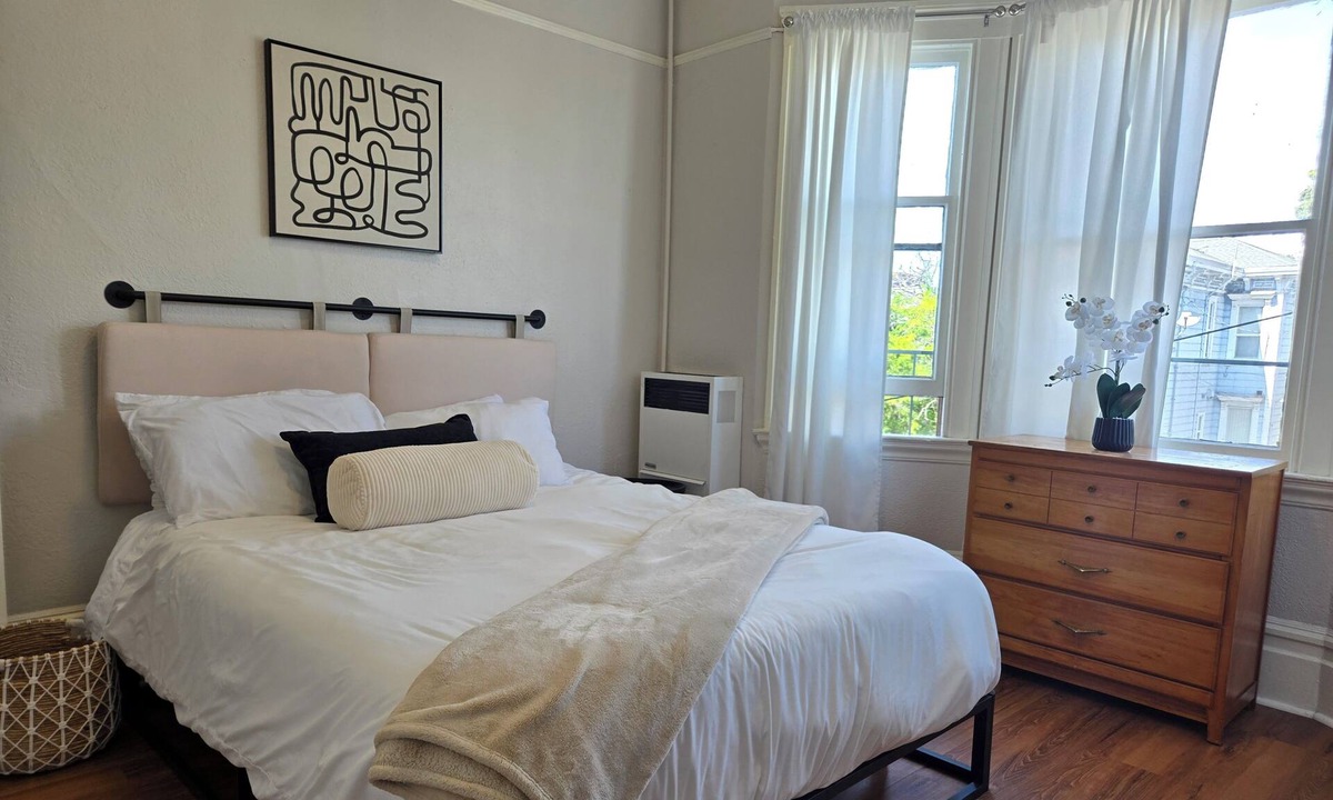 Uptown Oakland Apartment | GORGEOUS 3 BEDROOM IN DOWNTOWN