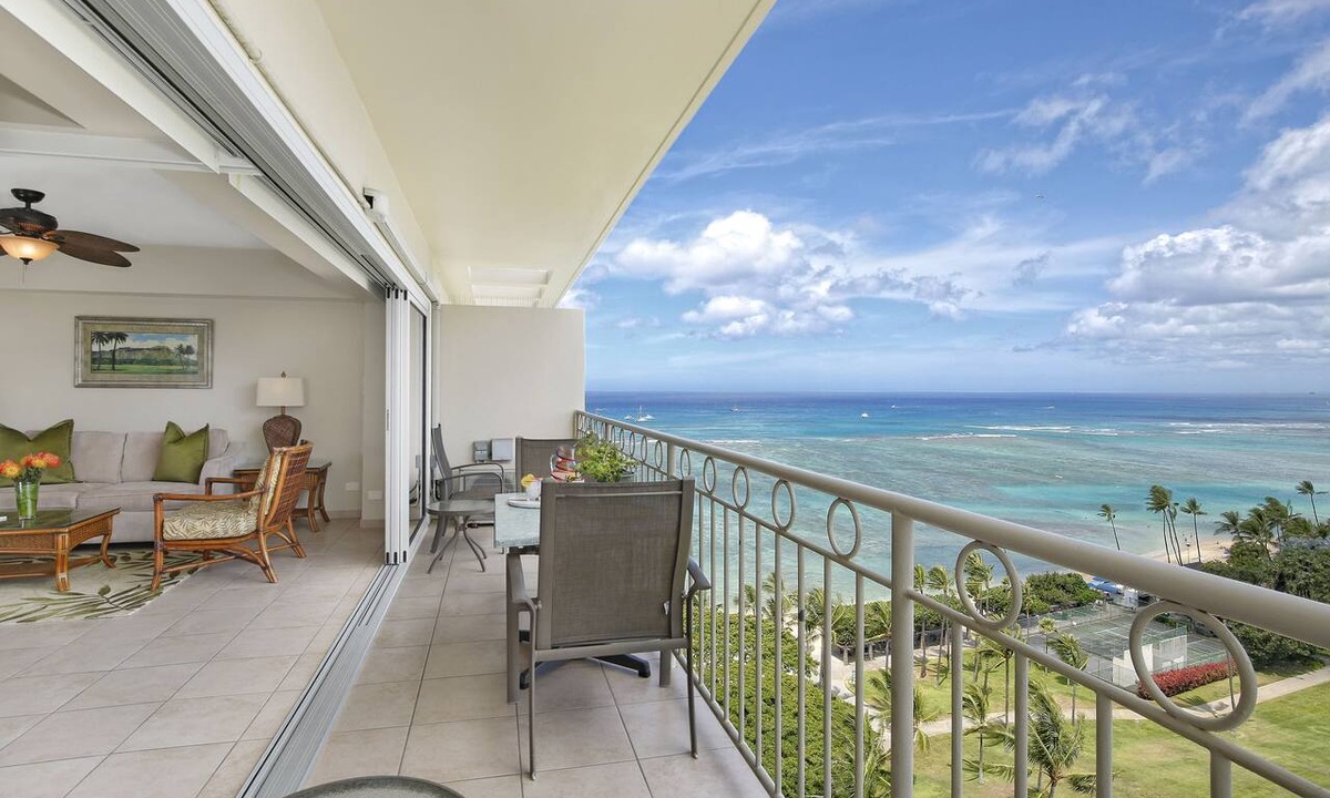 Waikiki Condo | GORGEOUS OCEAN VIEW and Sunsets! Full Kitchen, Washer/Dryer, Wi-Fi, Sleeps 4.