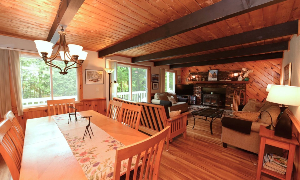Eidelweiss Village House | Great Petfriendly Home Walking Distance to Middle Pea Beach w/Canoe + Kayak