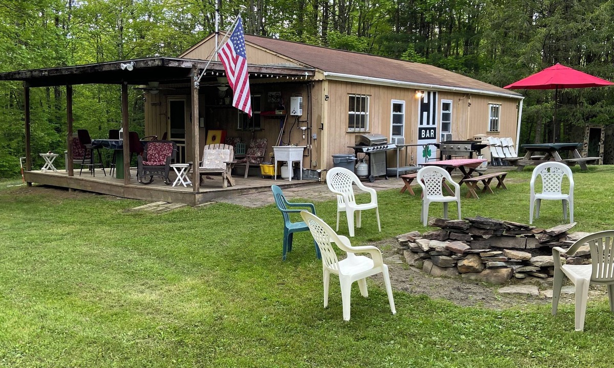 Beaver Dams Cabin | HB Rustic Retreat - WGI - Book now for Race Weekend. A fun place for all ages.