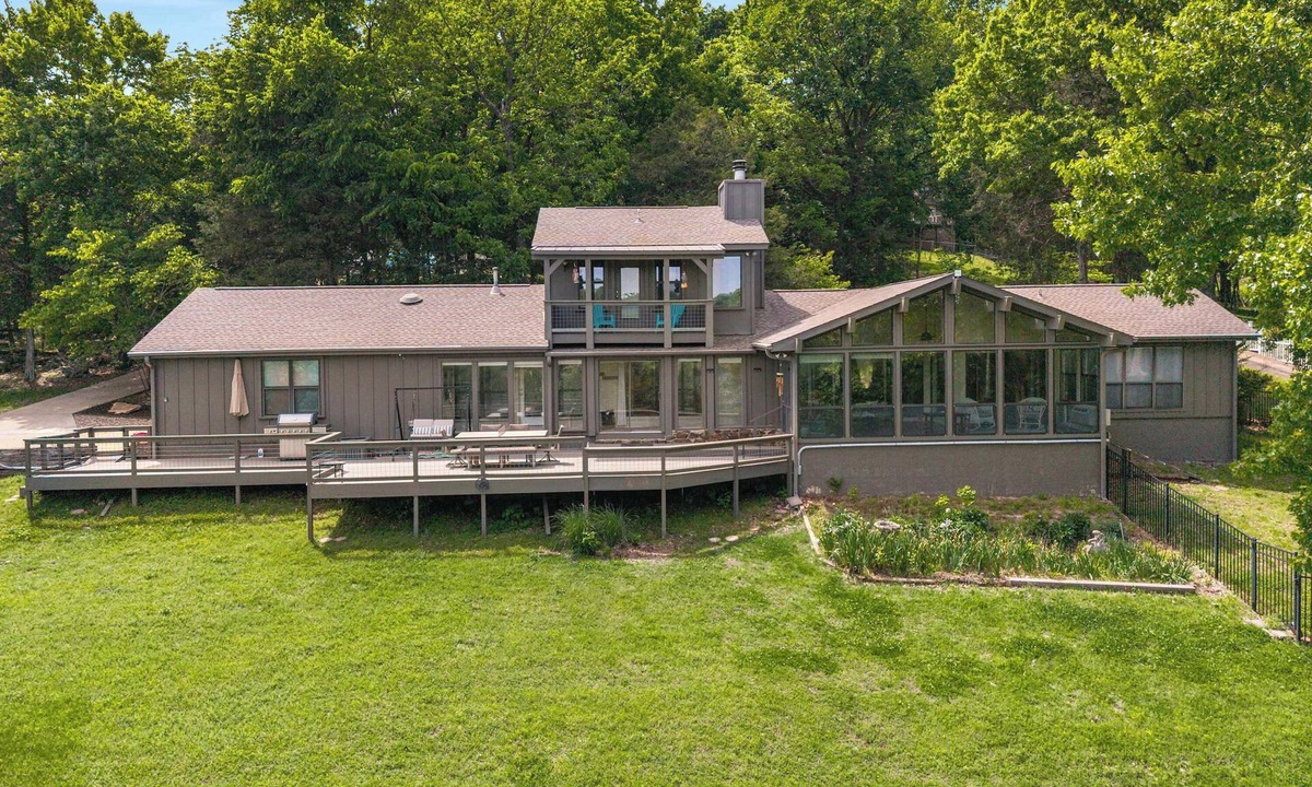 Lowell House | Hickory Haven-Direct Lake Access-Furnished Patio