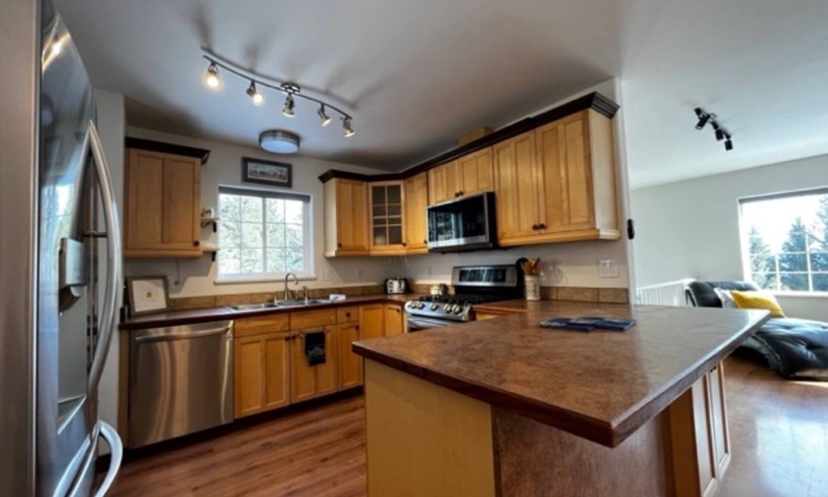 Homer House | HILLSIDE HIDEAWAYnRelax in this peaceful home.Grill your catch of the day!