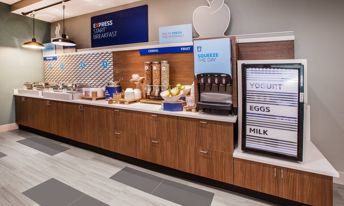 Springdale Hotel | Holiday Inn Express & Suites Springdale Fayetteville Area by IHG