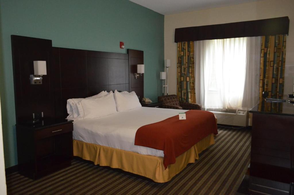 Fort Montgomery Hotel | Holiday Inn Express Hotel & Suites West Point-Fort Montgomery by IHG