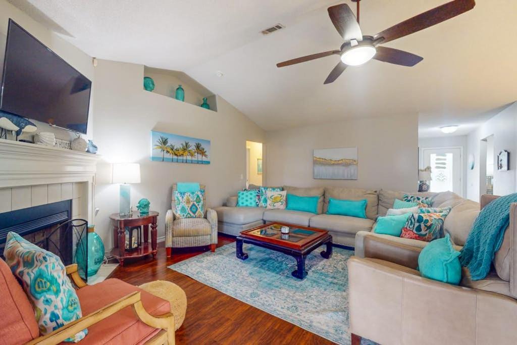 Ono Island House | Home with kitchen patio playground central AC & WD