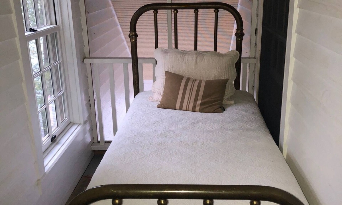 Town of Ledyard House | Honey’s Camp