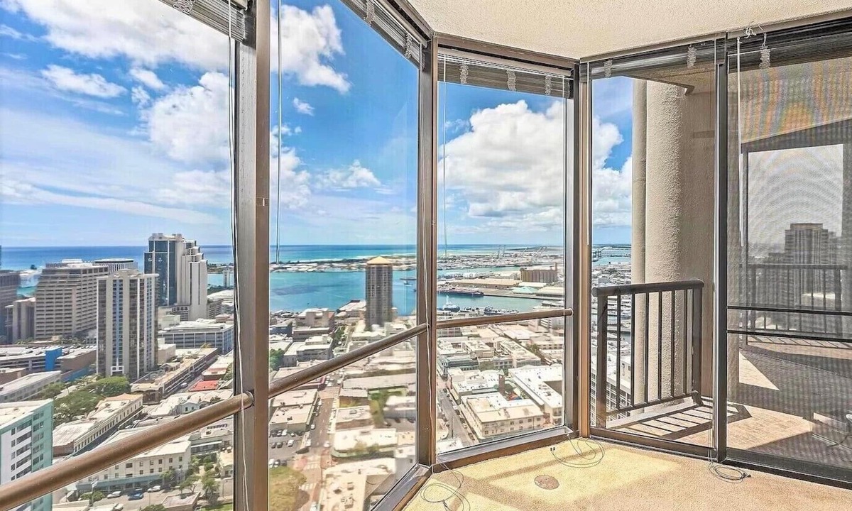 Downtown Honolulu Condo | Honolulu Penthouse with Stunning Harbor, Aloha Tower, and Ocean Views