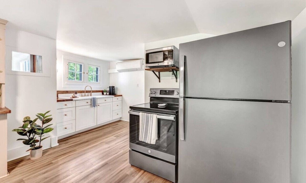 Oak Hill Cottage | Hot Tub and Barn Movie Theater at Route 22 Retreat