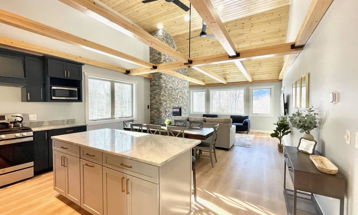 Bartlett House | Hot Tub, Fire Pit, Sports Club, EV Charger