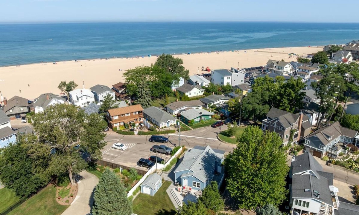 South Haven Villa | House Haven steps from North Beach walk to town!