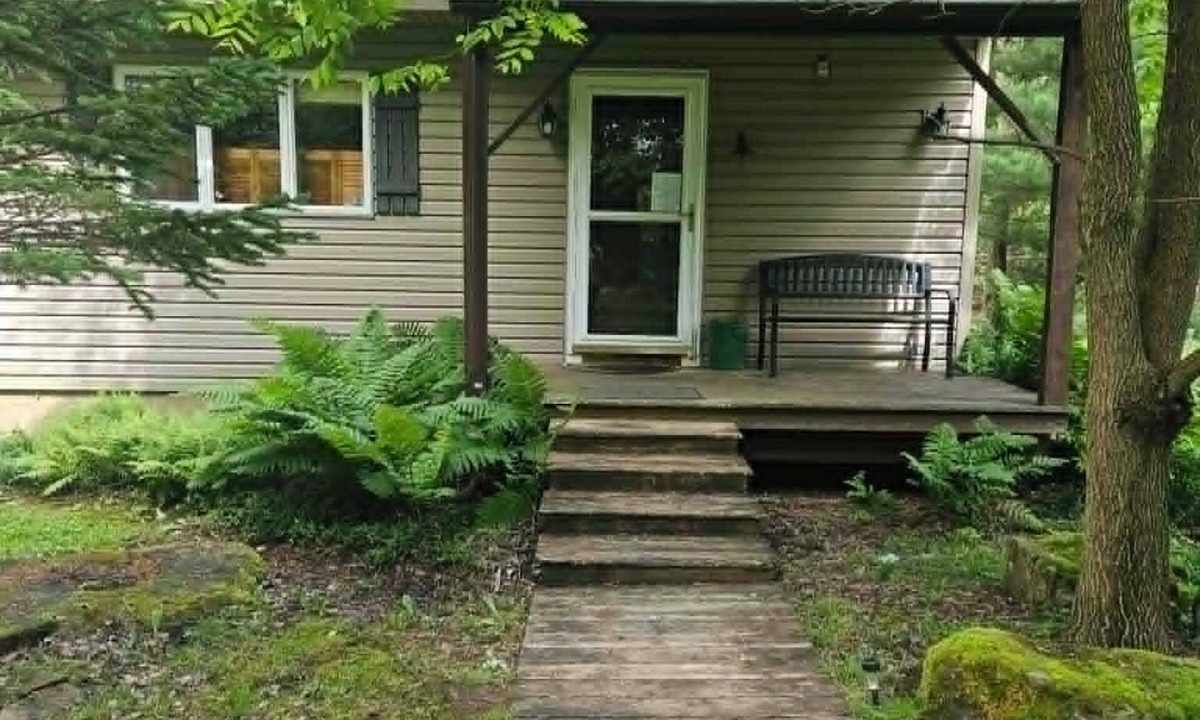 Russell Cabin | J&D Hand Crafted Cabin