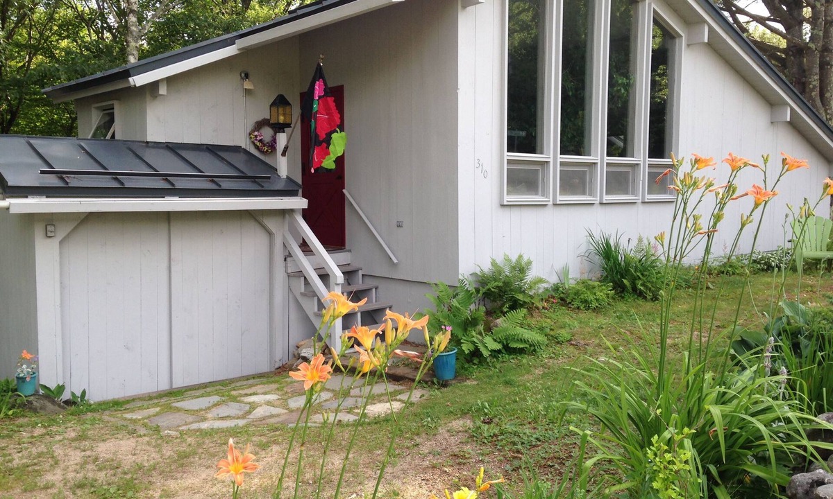 Jackson House | JACKSON Mt. House @AMAZING Black Mt/Brookside location, clean+ comfy, pets OK