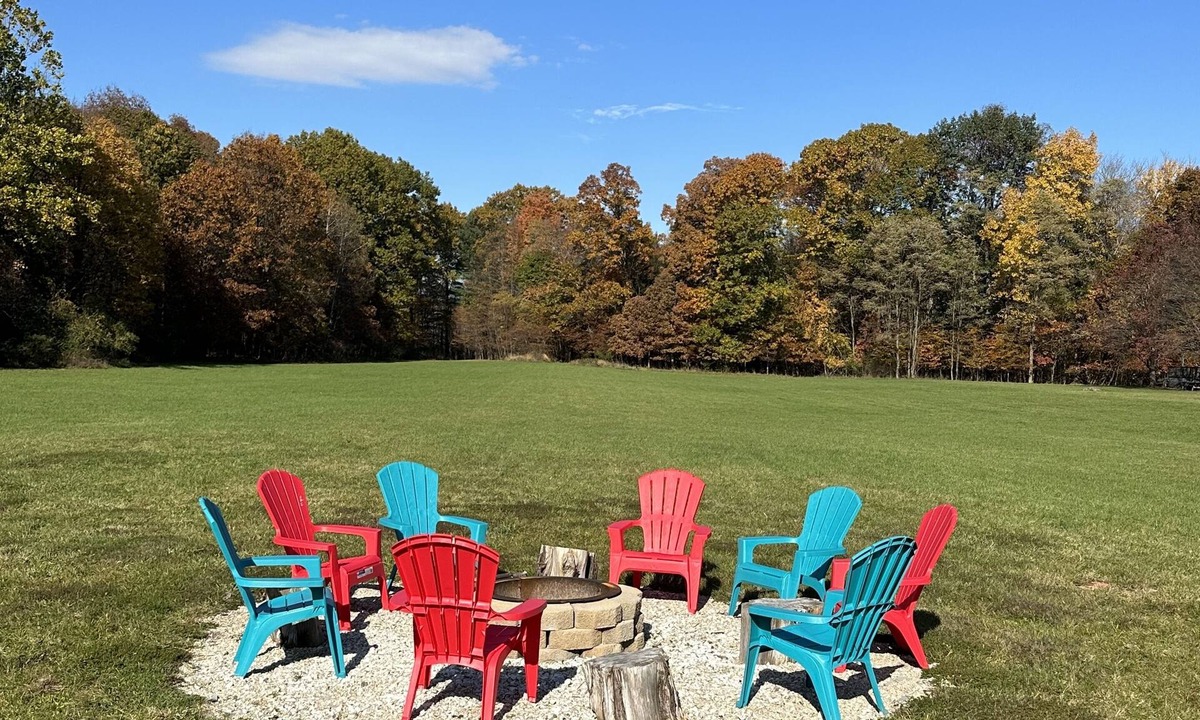 Cairo Cottage | King size bedroom/Outdoor fire pit, Game Room. Cozy getaway cottage