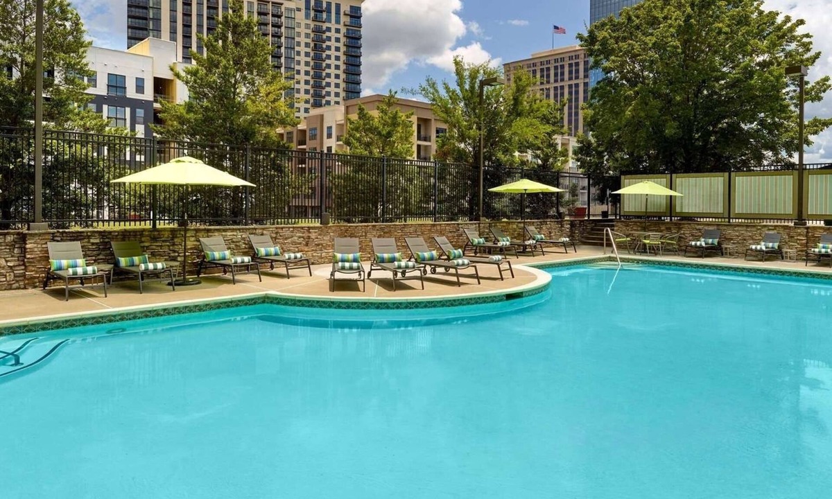 Lenox Hotel | King | Wyndham Atlanta Buckhead Hotel & Conference Center | Pet Friendly