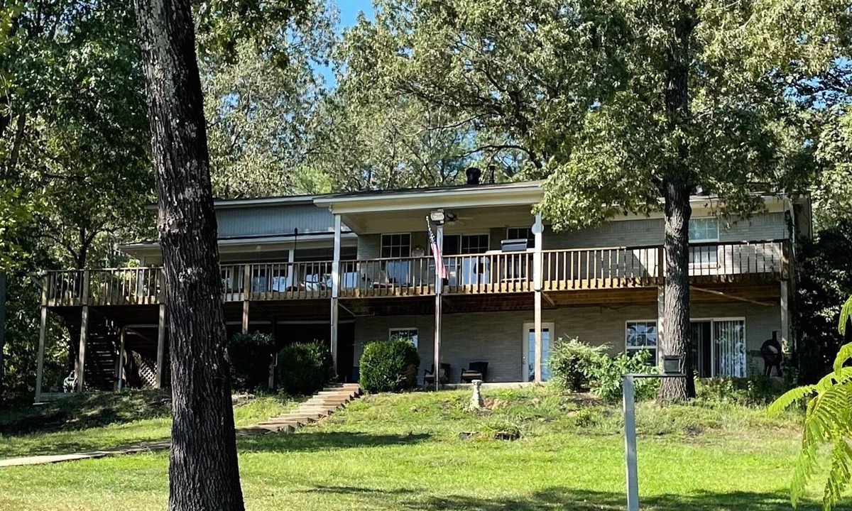 Mid America House | Lake Hamilton, BoatHouse, Hot Tub, Barge Rental, Sleeps 10, H.S. National Park