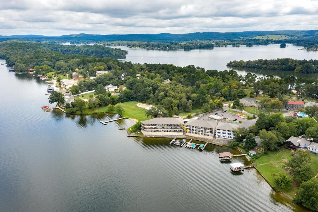 Lake Hamilton Apartment | Lake Hamilton Condo Beautiful View B2