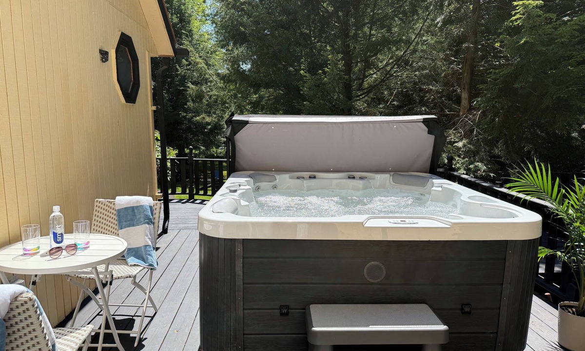 Smallwood House | 🛶 Lakeside Catskills Retreat: Private Hot Tub, BBQ & Movie Lounge