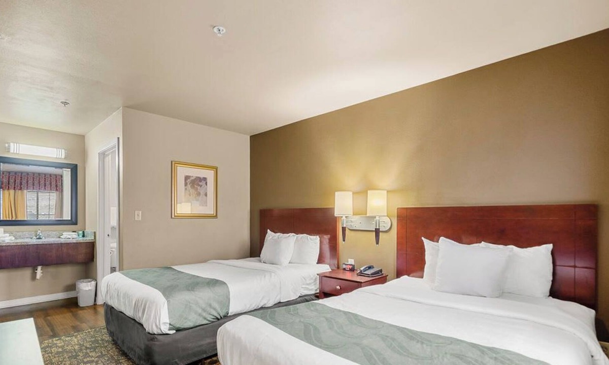 Garden Hills Condo | Large 2 Bedroom Condo in Buckhead Sleeps 6