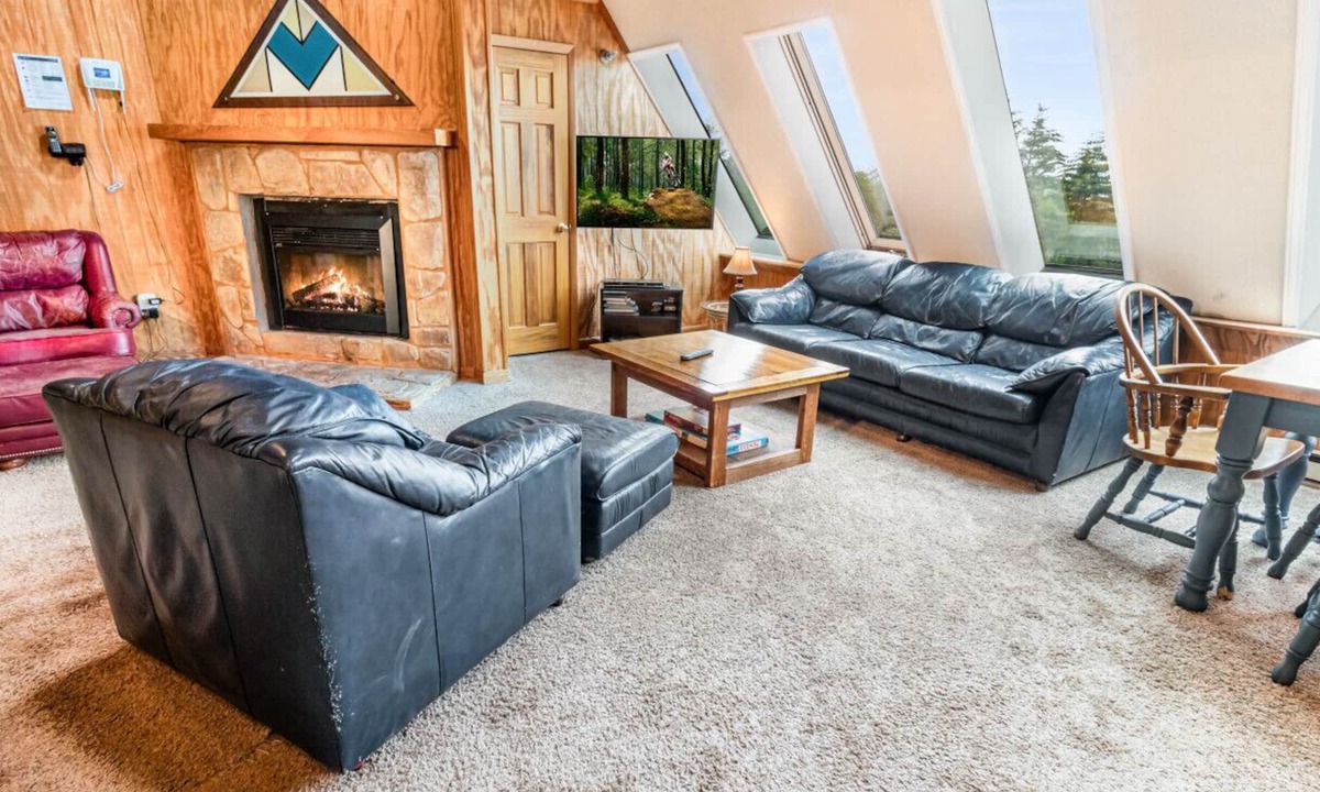 Edray Apartment | Leatherbark 306A 2BR/1BA Sleep 8 Fireplace Wi-Fi Close to Village & Slopes