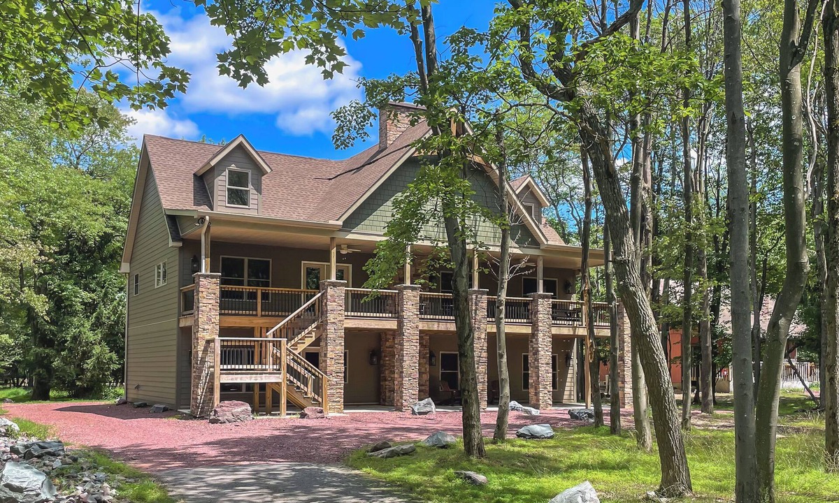 Lake Harmony Estates Ski Chalet | Ledgestone Lodge, Private Chalet for Large Group and Family Gatherings near JFBB