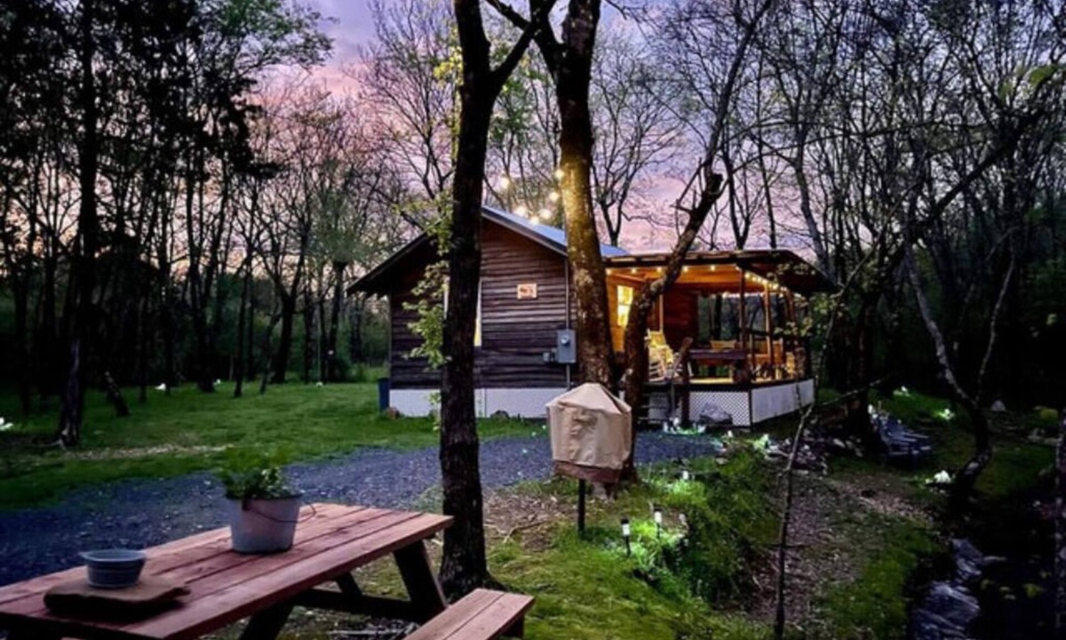 Caddo Gap Cabin | Lil' Rustic, Couples Only, Nearby Waterfalls, ATV Friendly, Hot Tub, Hiking.