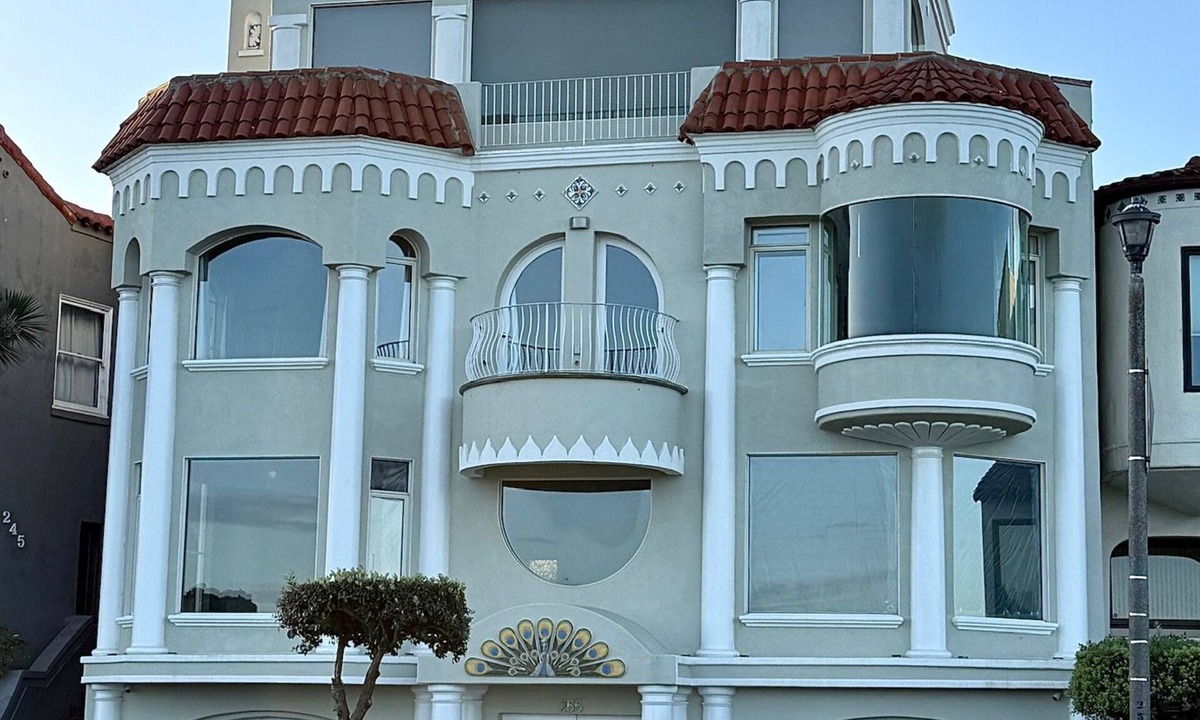 Marina District House | Located on Marina blvd