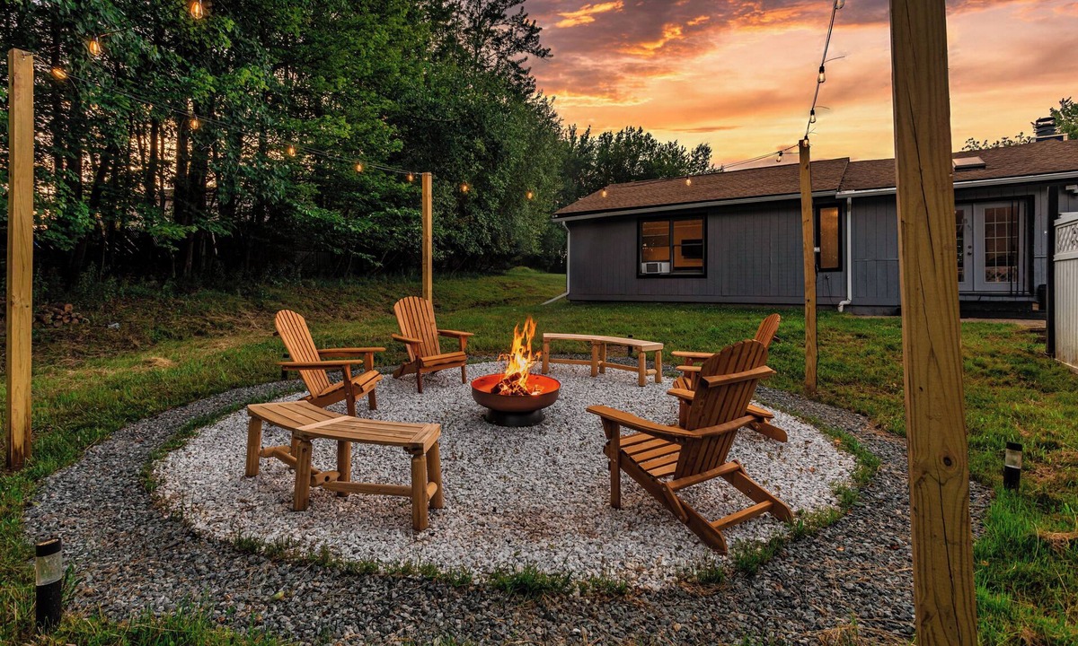 Loch Sheldrake House | LochNesst Luxe Catskills Retreat: Hot Tub, Game Room, Fire Pit — Sleeps 13