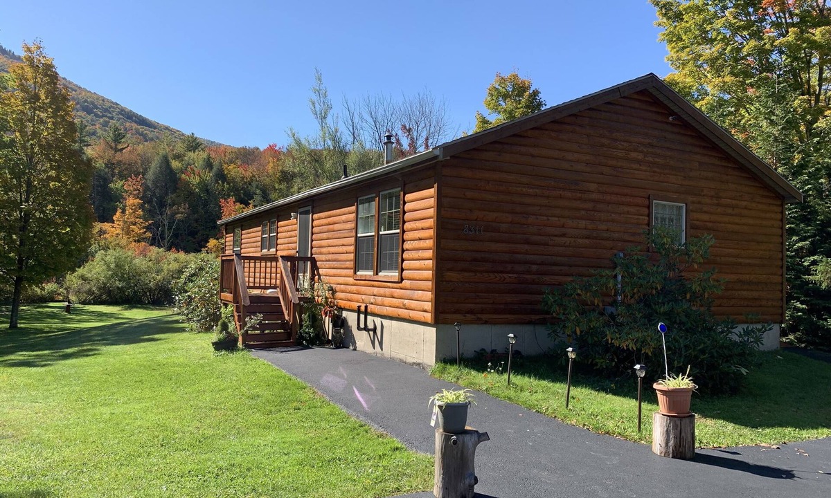 Hunter House | Log Cabin Near Hunter Mountain