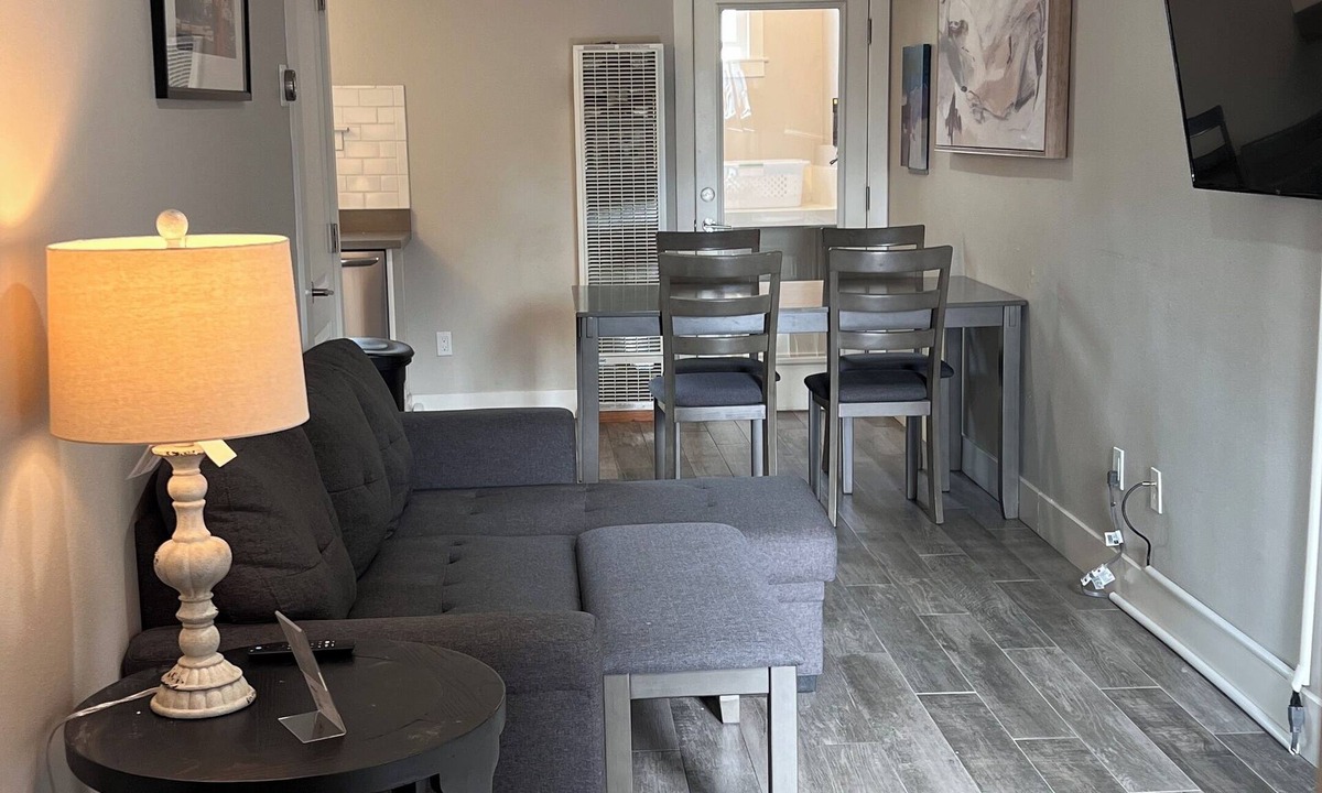 Staumbaugh Heller Condo | Lovely 2-bedroom condo in Redwood City perfect for your getaway