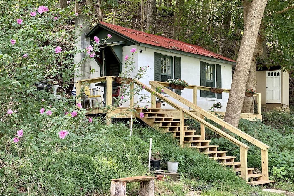 Shepherdstown Cabin | "Lovely Tiny House Rental for a Romantic Getaway in Shepherdstown, West Virginia