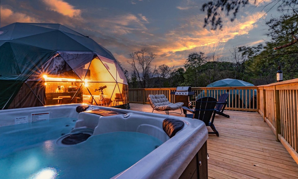 Bluewell Cabin | 🏕️ Luxe Geodesic Dome Hot Tub & Starlink 5 Min to Hatfield-McCoy