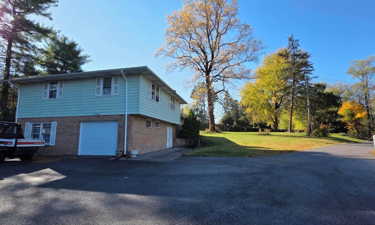 Carlisle House | Luxury 3-bedroom house with 2 car Garage for use in Car Show Carlisle, PA