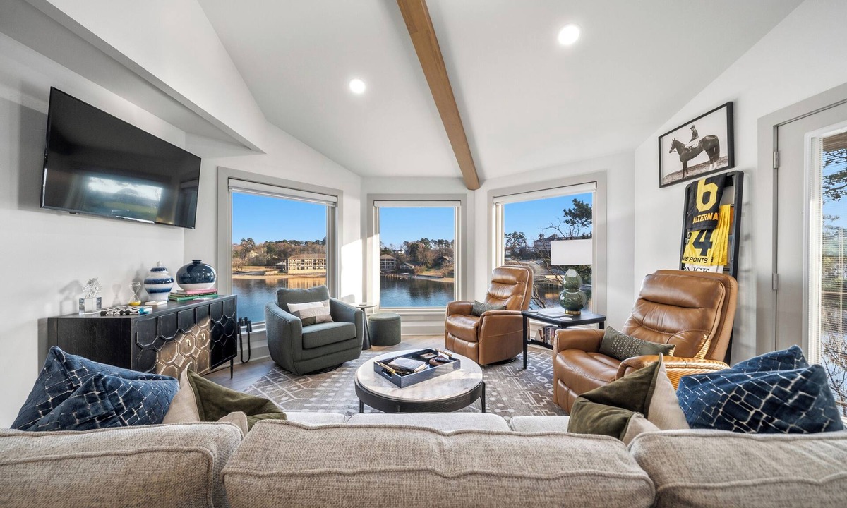 Lake Hamilton Condo | Luxury Lakefront Retreat I Pool - Hot Tub - Balcony Views