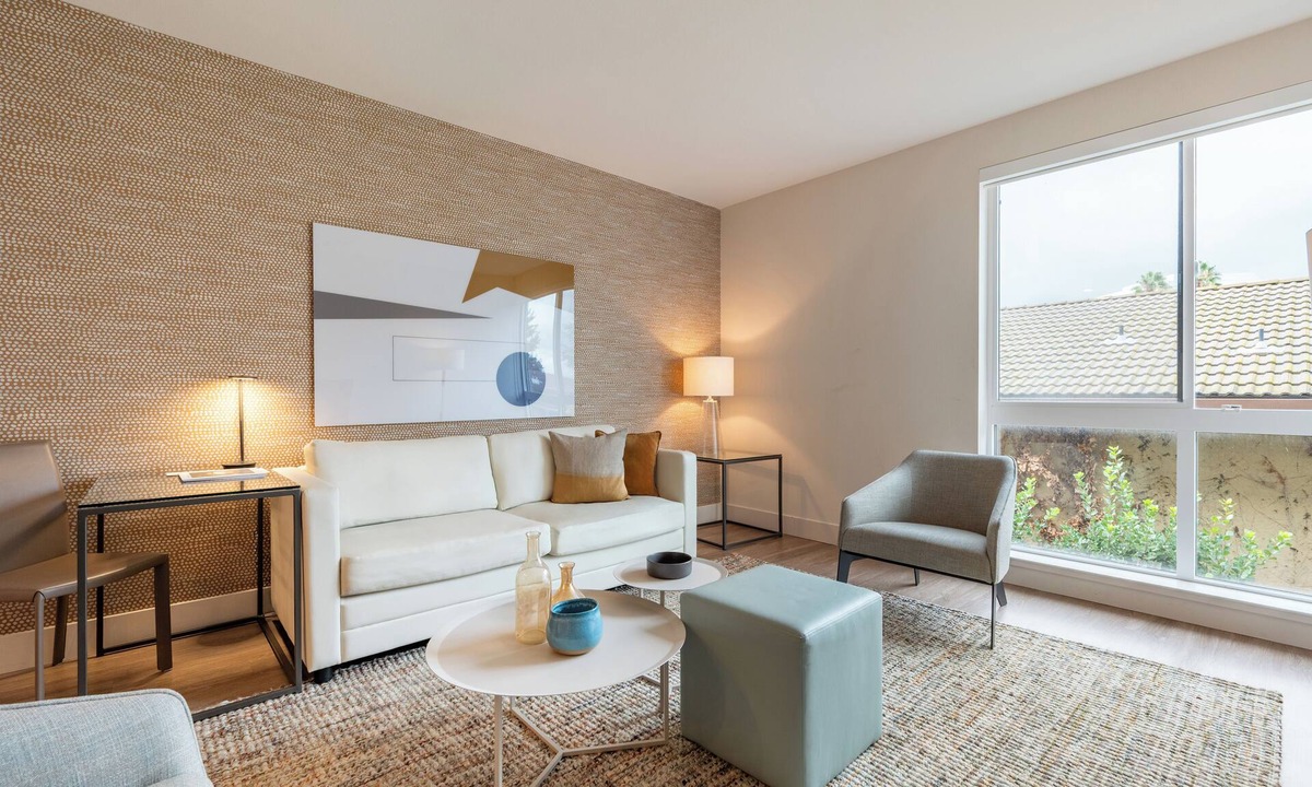 Mountain View Apartment | Luxury One Bedroom with Full-Service Amenities