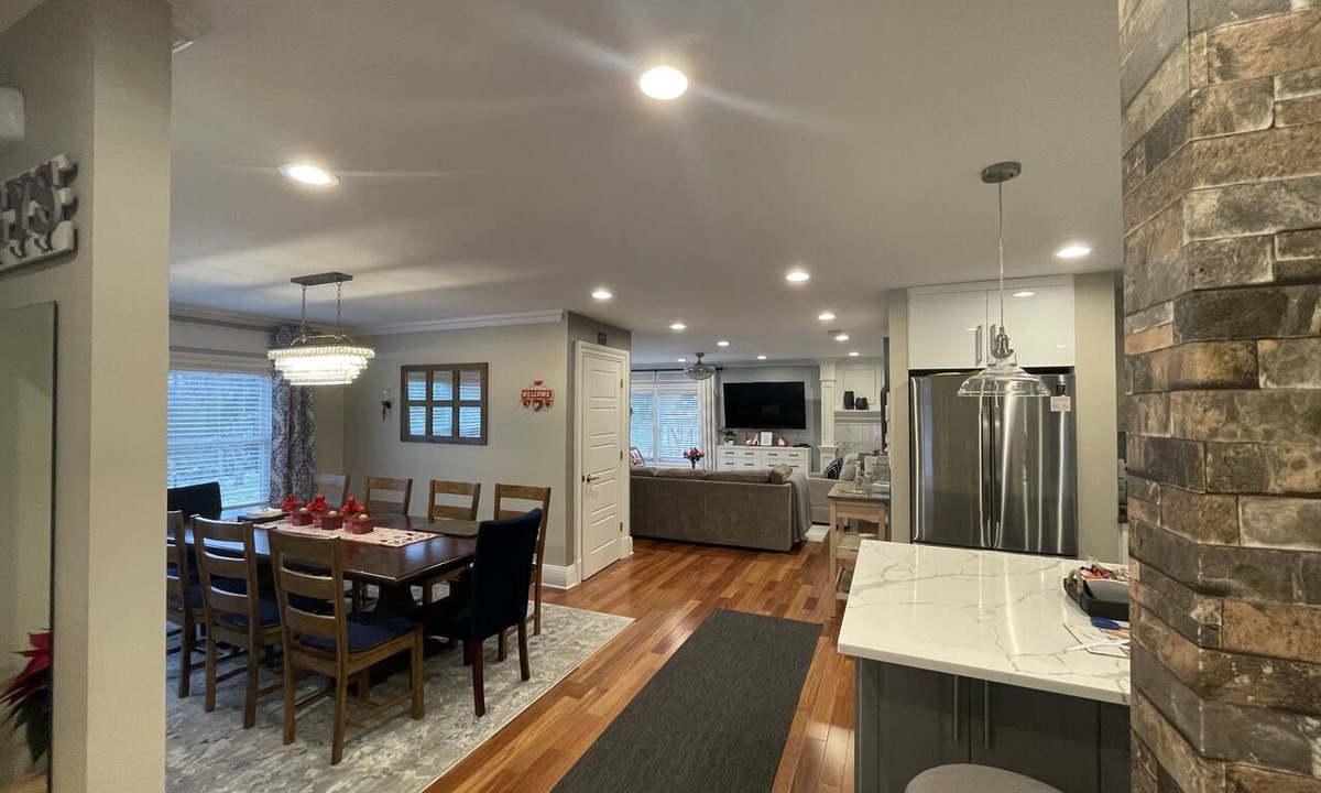 Stroudsburg House | Luxury Pocono Escape Hot Tub Sauna outdoor Fire Pit 8 beds close to vineyards