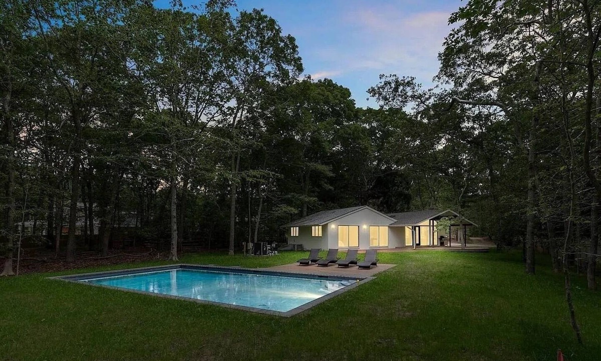 East Hampton North House | Mid-Century Modern Amagansett Ranch Style Home - 4 Min Drive to Beach