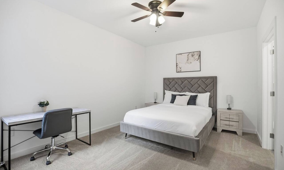Fairmount Apartment | Modern 1BR/1BA unit at Fairmount Square