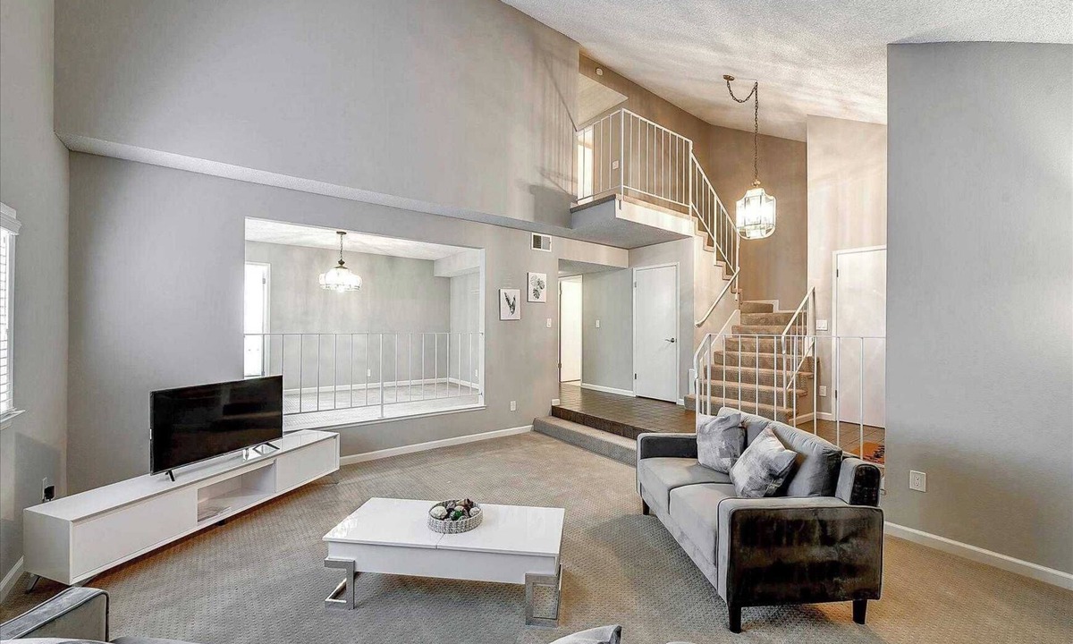 Crossgate House | Modern 4BR Retreat｜Private Garage｜Green Backyard｜Work-from-Home Ready#41318