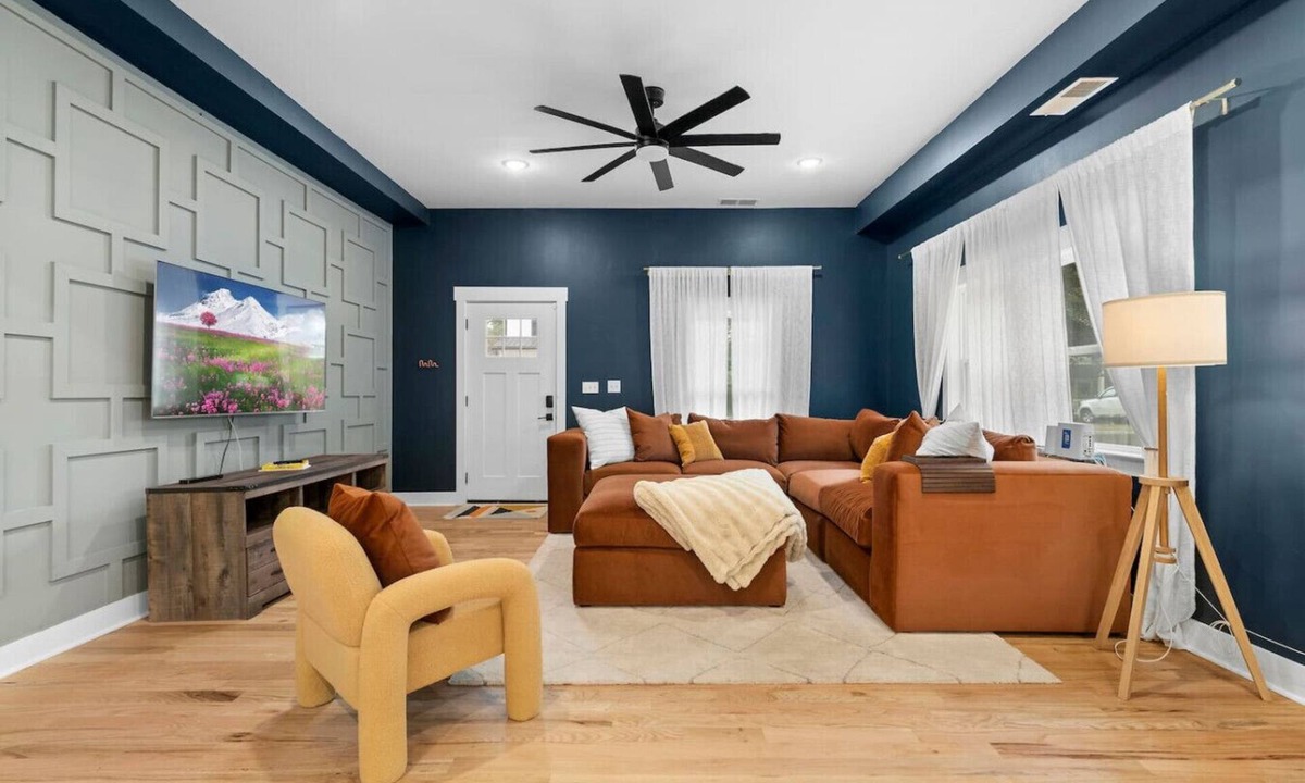 College Park House | Modern Farmhouse Near Airport&Stadium| Pet| Luxury