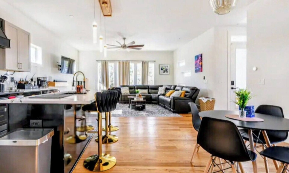 Jefferson Park House | Modern Luxury 3BR Home in East Point Private, Stylish Stay