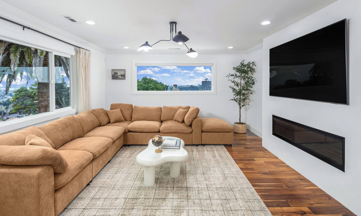 Oakland House | Modern luxury retreat in the hills w/stunning views! Minutes to the Oakland Zoo