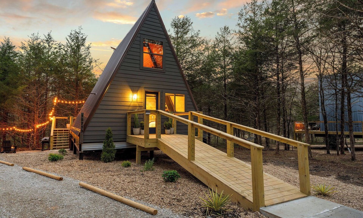 Omaha Cabin | Moody A-Frame Cabin Hot Tub & Fireplace