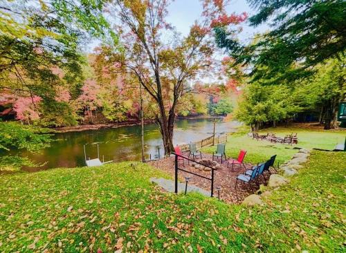 Town of Webb House | Moose Riverside Bungalow 3BR Home Old Forge NY