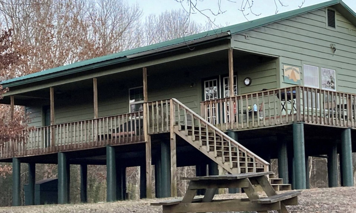 Ozark Cabin | Mulberry River front cabin near ATV/OHV trailheads at Cass, Arkansas. Save 10% each day when booking 5 days or more.