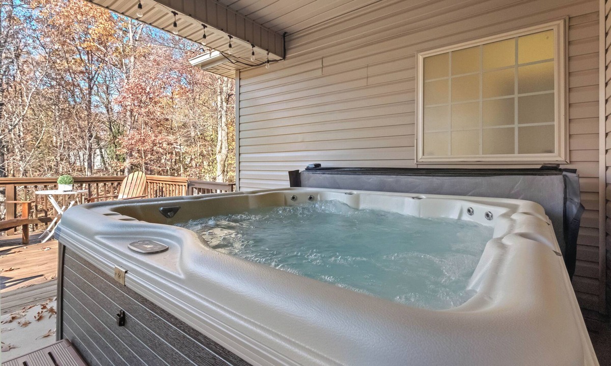 Bella Vista House | Mulligan Manor: Golf > Bike > Play > Private Hot Tub > Pet Friendly