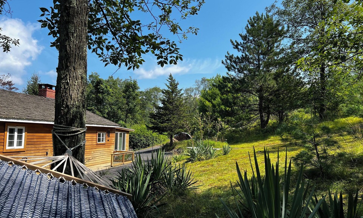 West Hurley House | Nature Mountain Retreat with Outdoor Hot Tub and Sauna Spa Experience