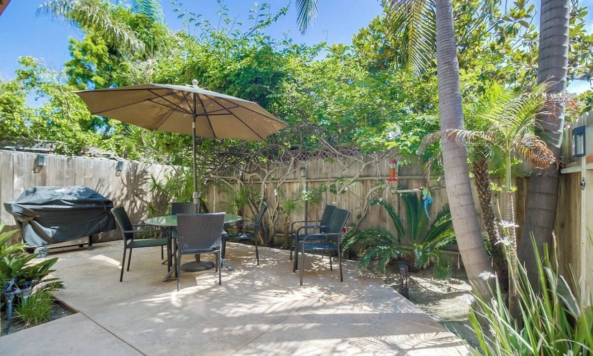 Mission Beach House | New-A/C! Between Beach and Bay, garage/bikes/pets!