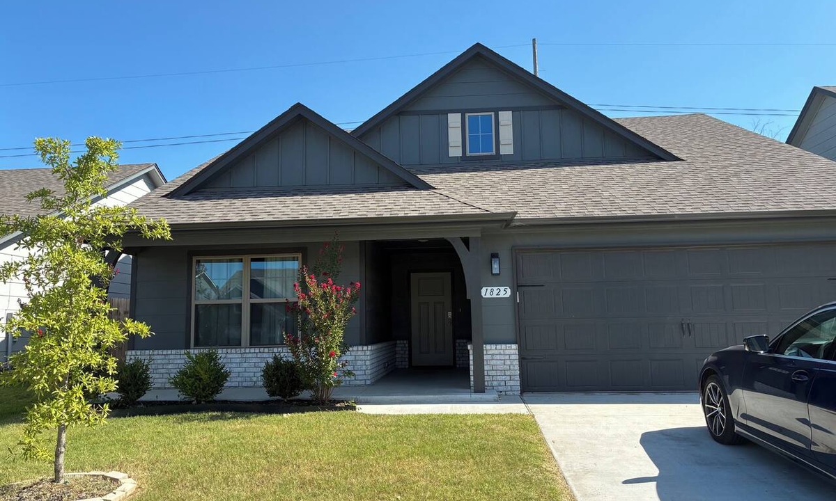 Broken Arrow House | New, clean, spacious and cozy!